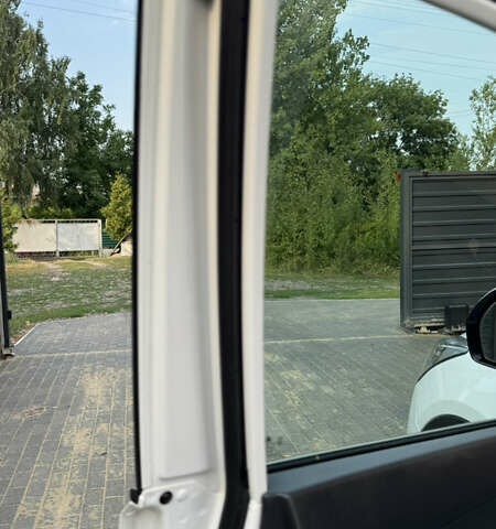 Білий Хендай Санта Фе, об'ємом двигуна 2.2 л та пробігом 141 тис. км за 22500 $, фото 68 на Automoto.ua