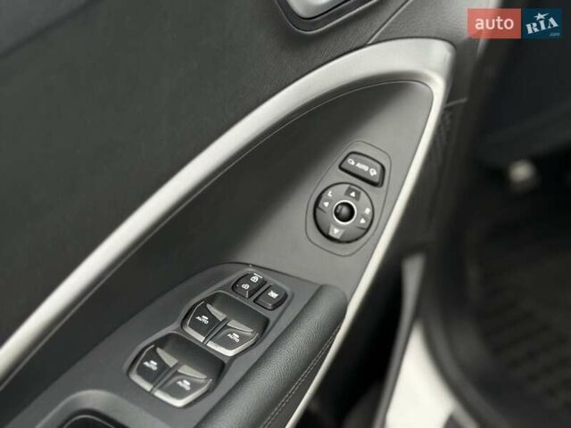 Белый Хендай Санта Фе, объемом двигателя 2.2 л и пробегом 141 тыс. км за 22900 $, фото 60 на Automoto.ua