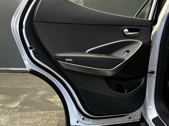 Белый Хендай Санта Фе, объемом двигателя 2.2 л и пробегом 100 тыс. км за 20500 $, фото 21 на Automoto.ua