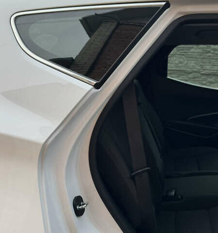 Білий Хендай Санта Фе, об'ємом двигуна 2.2 л та пробігом 141 тис. км за 22500 $, фото 112 на Automoto.ua