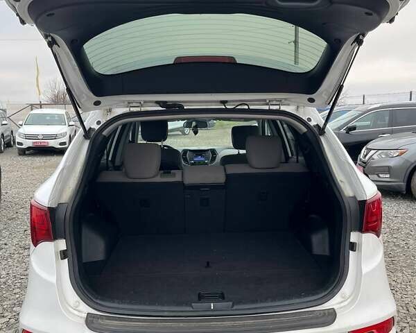 Белый Хендай Санта Фе, объемом двигателя 2.4 л и пробегом 236 тыс. км за 12999 $, фото 7 на Automoto.ua