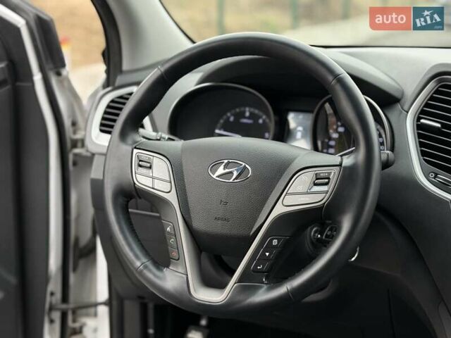 Белый Хендай Санта Фе, объемом двигателя 2.2 л и пробегом 141 тыс. км за 22900 $, фото 48 на Automoto.ua