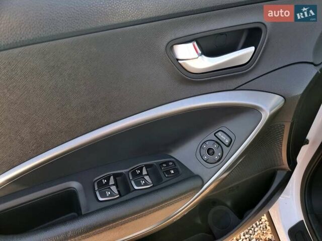 Белый Хендай Санта Фе, объемом двигателя 2.2 л и пробегом 146 тыс. км за 21200 $, фото 52 на Automoto.ua