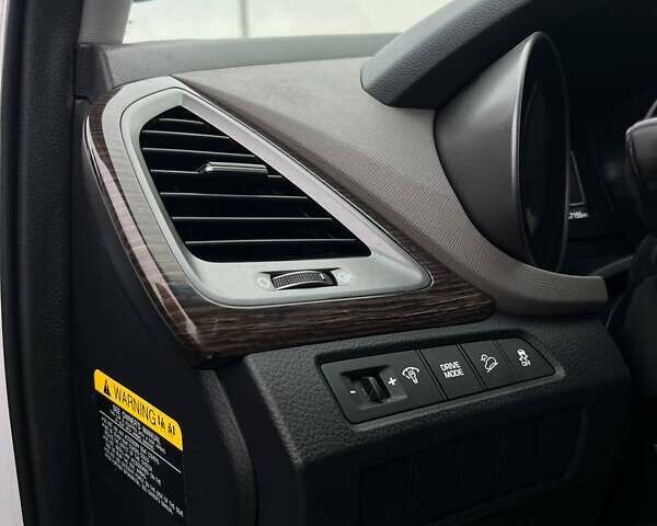 Белый Хендай Санта Фе, объемом двигателя 2.4 л и пробегом 236 тыс. км за 12999 $, фото 15 на Automoto.ua