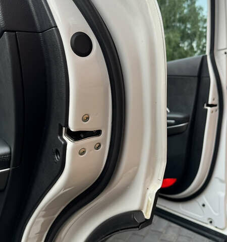 Білий Хендай Санта Фе, об'ємом двигуна 2.2 л та пробігом 141 тис. км за 22500 $, фото 116 на Automoto.ua