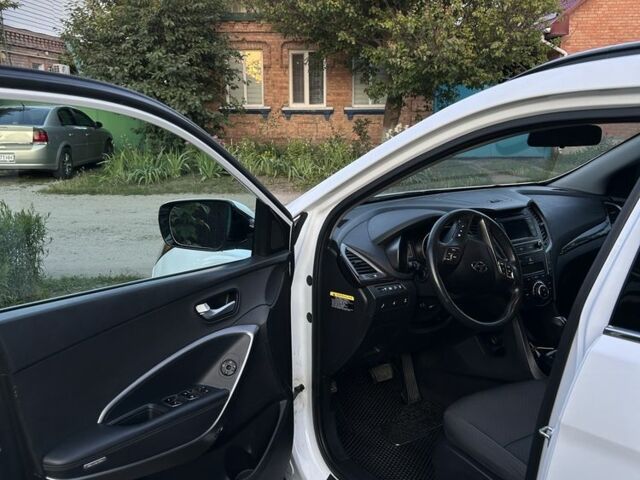 Белый Хендай Санта Фе, объемом двигателя 2.4 л и пробегом 920 тыс. км за 15500 $, фото 5 на Automoto.ua