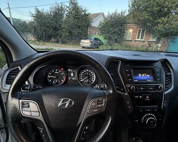 Белый Хендай Санта Фе, объемом двигателя 2.4 л и пробегом 920 тыс. км за 15500 $, фото 1 на Automoto.ua