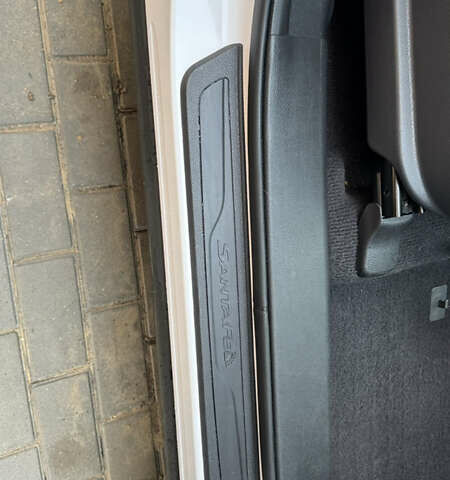 Білий Хендай Санта Фе, об'ємом двигуна 2.2 л та пробігом 141 тис. км за 22500 $, фото 104 на Automoto.ua