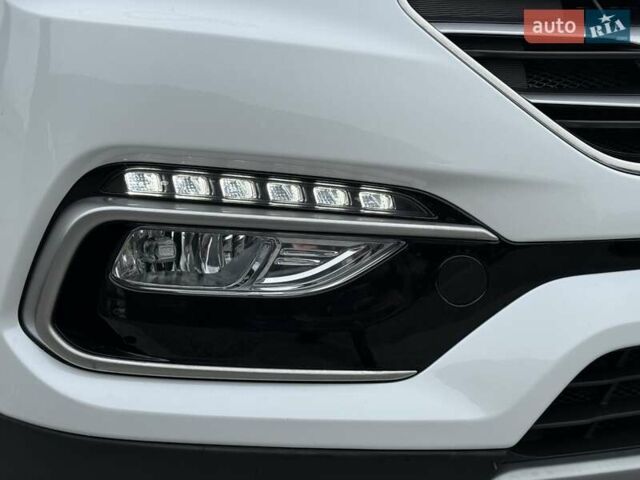 Белый Хендай Санта Фе, объемом двигателя 2.2 л и пробегом 141 тыс. км за 22900 $, фото 24 на Automoto.ua