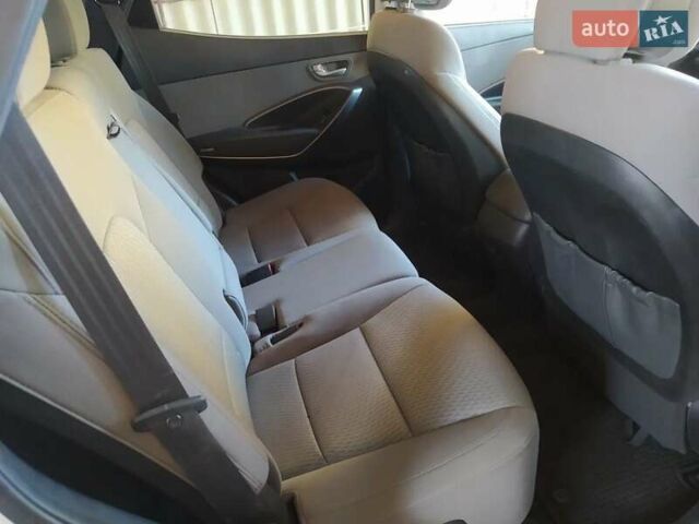 Белый Хендай Санта Фе, объемом двигателя 2.4 л и пробегом 172 тыс. км за 15000 $, фото 7 на Automoto.ua