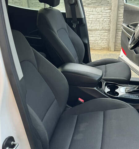 Білий Хендай Санта Фе, об'ємом двигуна 2.2 л та пробігом 141 тис. км за 22500 $, фото 96 на Automoto.ua