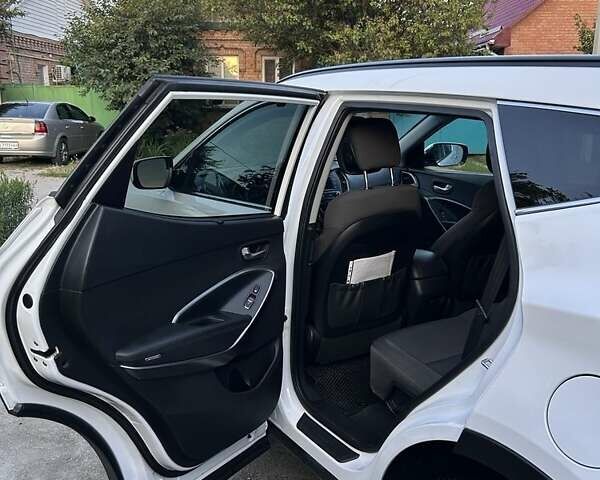 Белый Хендай Санта Фе, объемом двигателя 2.4 л и пробегом 920 тыс. км за 15500 $, фото 2 на Automoto.ua