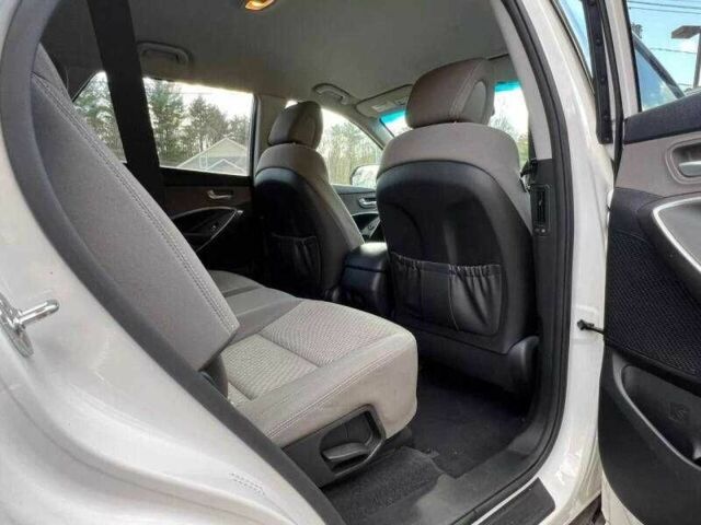 Белый Хендай Санта Фе, объемом двигателя 3.3 л и пробегом 70 тыс. км за 3800 $, фото 18 на Automoto.ua