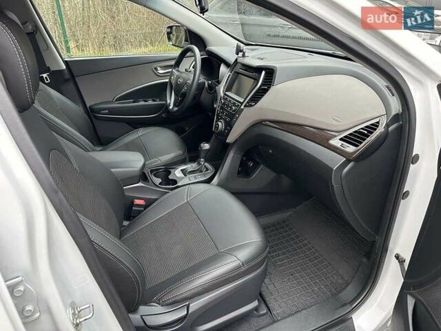 Белый Хендай Санта Фе, объемом двигателя 2.4 л и пробегом 126 тыс. км за 16300 $, фото 8 на Automoto.ua