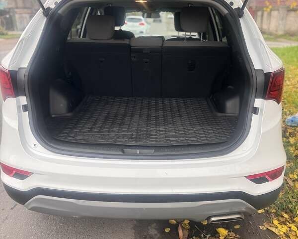 Белый Хендай Санта Фе, объемом двигателя 2.36 л и пробегом 180 тыс. км за 18200 $, фото 7 на Automoto.ua