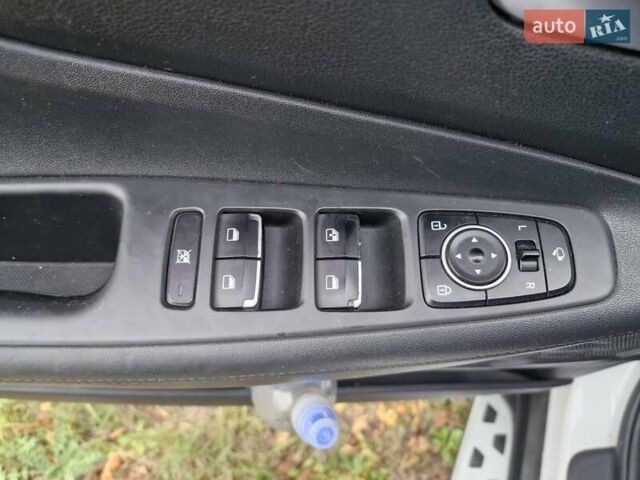 Хендай Санта Фе 2018 в Смеле на Automoto.ua Белый Хендай Санта Фе, объемом двигателя 2 л и пробегом 55 тыс. км за 27000 $, фото 18 на Automoto.ua