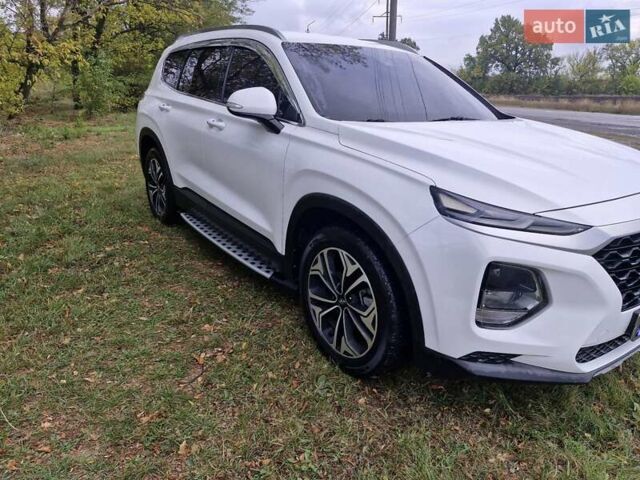 Хендай Санта Фе 2018 в Смеле на Automoto.ua Белый Хендай Санта Фе, объемом двигателя 2 л и пробегом 55 тыс. км за 27000 $, фото 2 на Automoto.ua