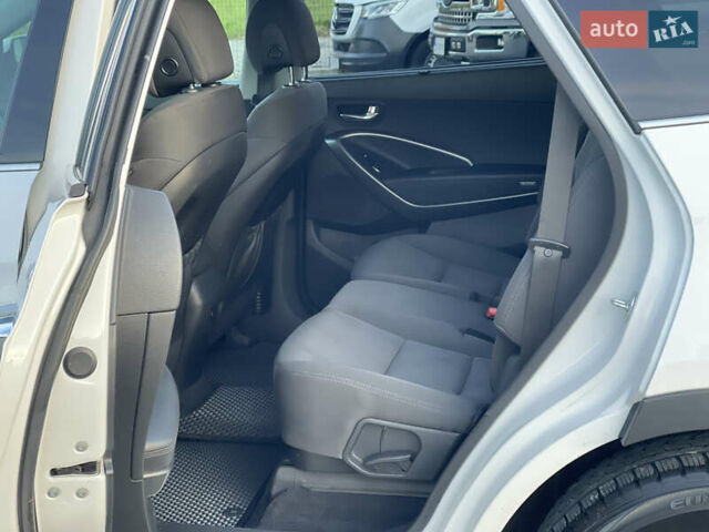 Белый Хендай Санта Фе, объемом двигателя 3.34 л и пробегом 140 тыс. км за 21900 $, фото 20 на Automoto.ua