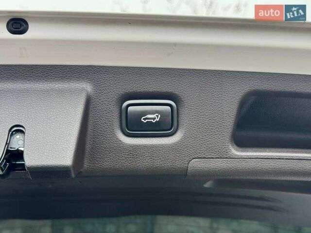 Белый Хендай Санта Фе, объемом двигателя 2.2 л и пробегом 80 тыс. км за 29500 $, фото 48 на Automoto.ua