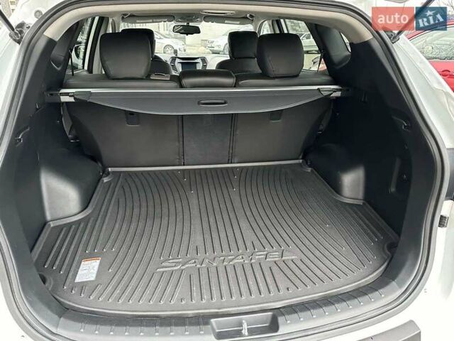 Белый Хендай Санта Фе, объемом двигателя 2.4 л и пробегом 126 тыс. км за 16300 $, фото 17 на Automoto.ua