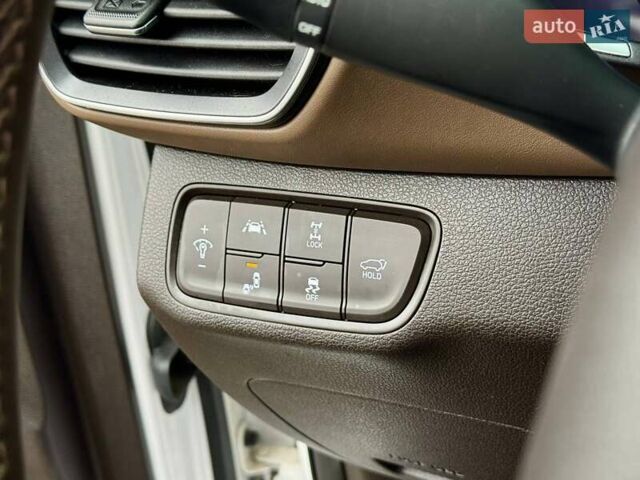 Белый Хендай Санта Фе, объемом двигателя 2.2 л и пробегом 80 тыс. км за 29500 $, фото 42 на Automoto.ua