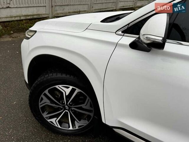 Белый Хендай Санта Фе, объемом двигателя 2.2 л и пробегом 80 тыс. км за 29500 $, фото 12 на Automoto.ua