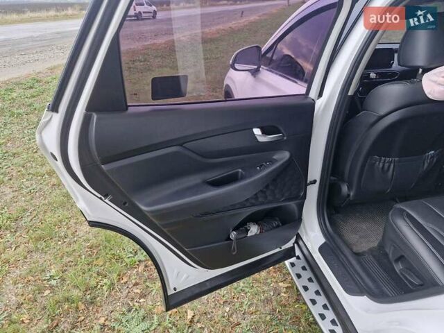 Хендай Санта Фе 2018 в Смеле на Automoto.ua Белый Хендай Санта Фе, объемом двигателя 2 л и пробегом 55 тыс. км за 27000 $, фото 15 на Automoto.ua