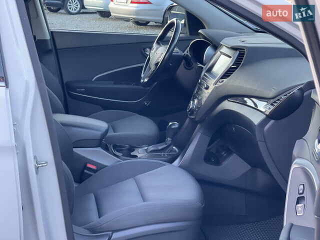 Белый Хендай Санта Фе, объемом двигателя 3.34 л и пробегом 140 тыс. км за 21900 $, фото 15 на Automoto.ua