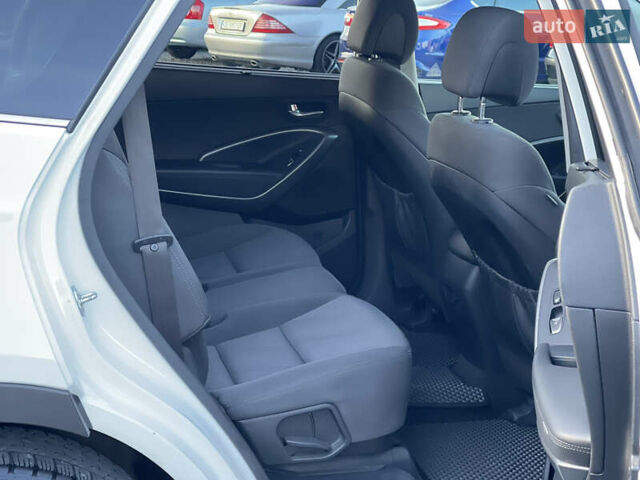 Белый Хендай Санта Фе, объемом двигателя 3.34 л и пробегом 140 тыс. км за 21900 $, фото 19 на Automoto.ua