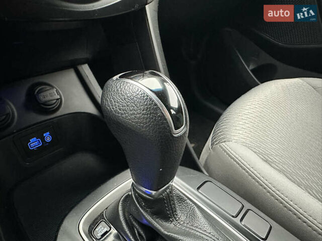 Білий Хендай Санта Фе, об'ємом двигуна 2.36 л та пробігом 98 тис. км за 14800 $, фото 27 на Automoto.ua