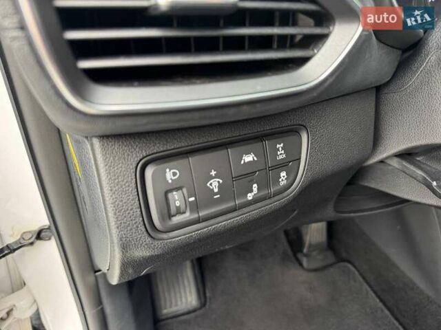 Білий Хендай Санта Фе, об'ємом двигуна 2 л та пробігом 154 тис. км за 26900 $, фото 8 на Automoto.ua