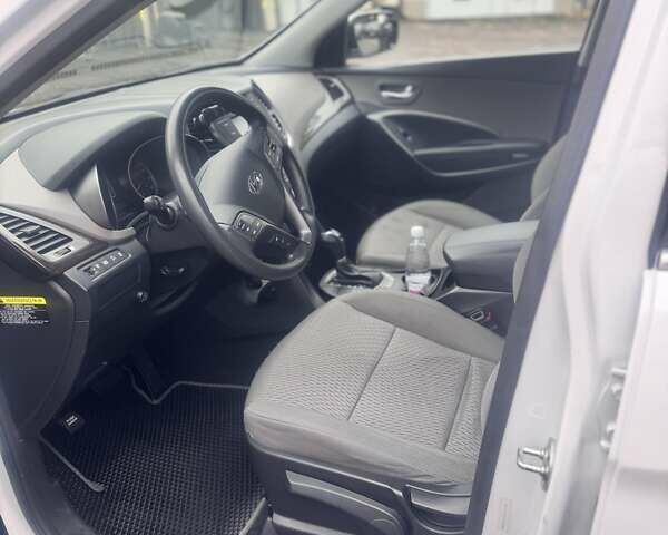 Белый Хендай Санта Фе, объемом двигателя 2.36 л и пробегом 180 тыс. км за 18200 $, фото 5 на Automoto.ua