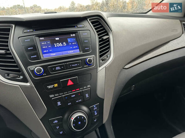Білий Хендай Санта Фе, об'ємом двигуна 2.36 л та пробігом 98 тис. км за 14800 $, фото 29 на Automoto.ua
