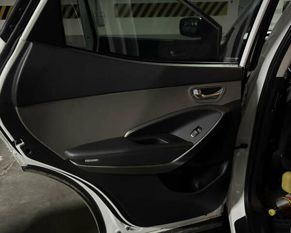 Білий Хендай Санта Фе, об'ємом двигуна 2.36 л та пробігом 92 тис. км за 18500 $, фото 9 на Automoto.ua