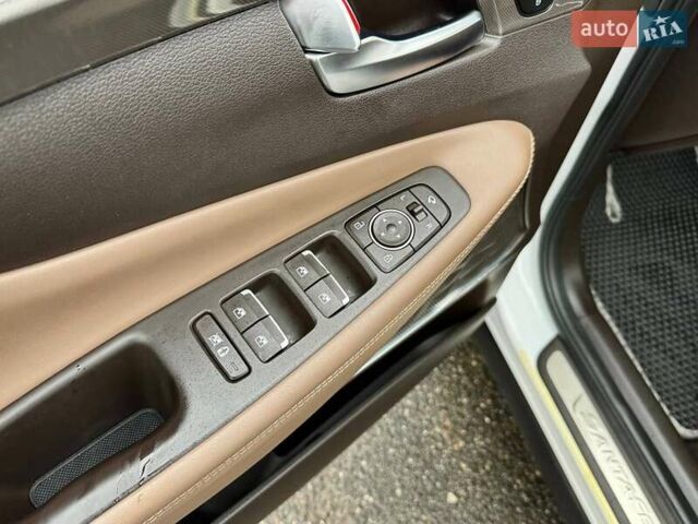 Белый Хендай Санта Фе, объемом двигателя 2.2 л и пробегом 80 тыс. км за 29500 $, фото 40 на Automoto.ua