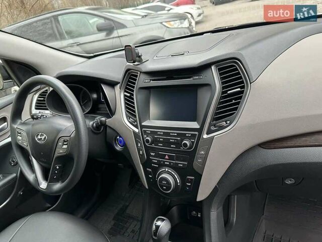 Белый Хендай Санта Фе, объемом двигателя 2.4 л и пробегом 126 тыс. км за 16300 $, фото 7 на Automoto.ua