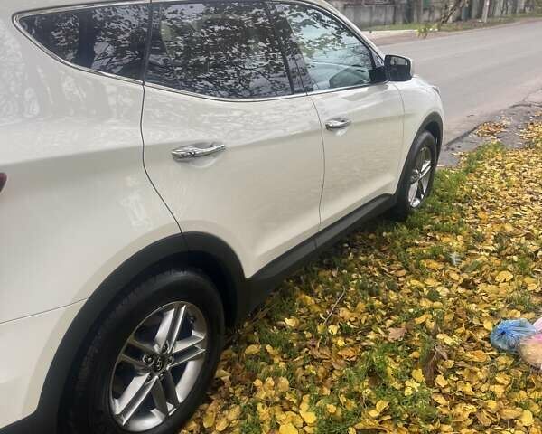 Белый Хендай Санта Фе, объемом двигателя 2.36 л и пробегом 180 тыс. км за 18200 $, фото 4 на Automoto.ua