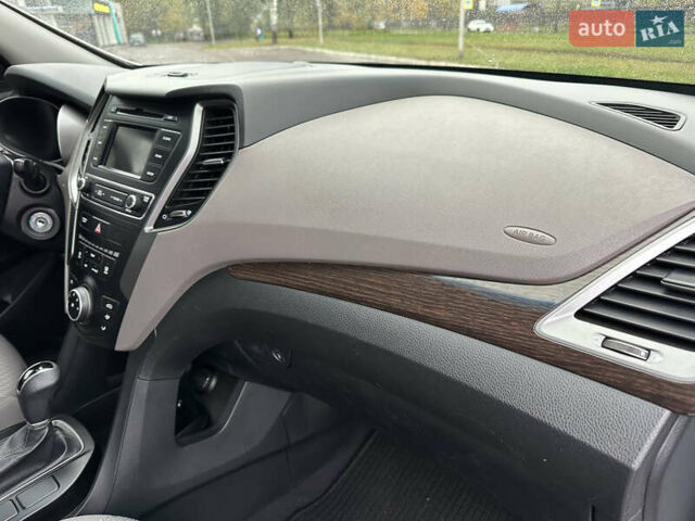 Білий Хендай Санта Фе, об'ємом двигуна 2.36 л та пробігом 98 тис. км за 14800 $, фото 11 на Automoto.ua