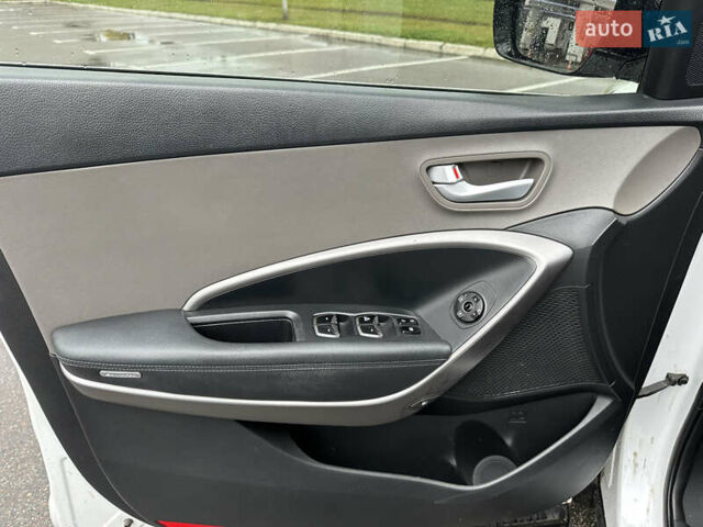 Білий Хендай Санта Фе, об'ємом двигуна 2.36 л та пробігом 98 тис. км за 14800 $, фото 16 на Automoto.ua