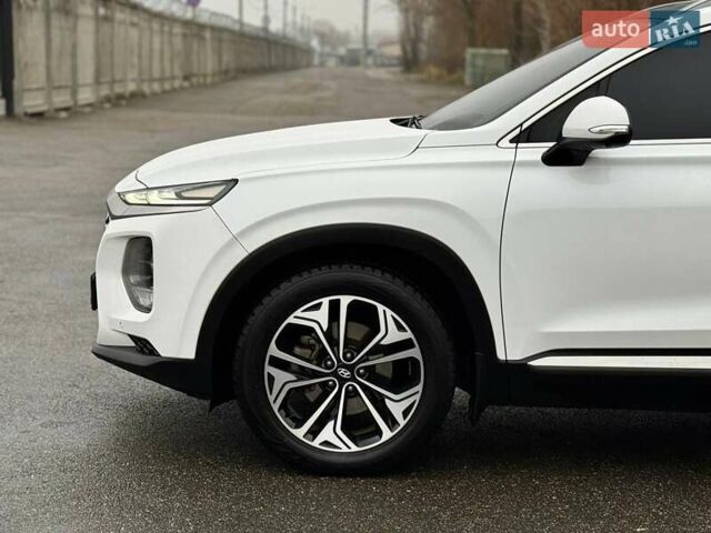 Белый Хендай Санта Фе, объемом двигателя 2.2 л и пробегом 80 тыс. км за 29500 $, фото 7 на Automoto.ua