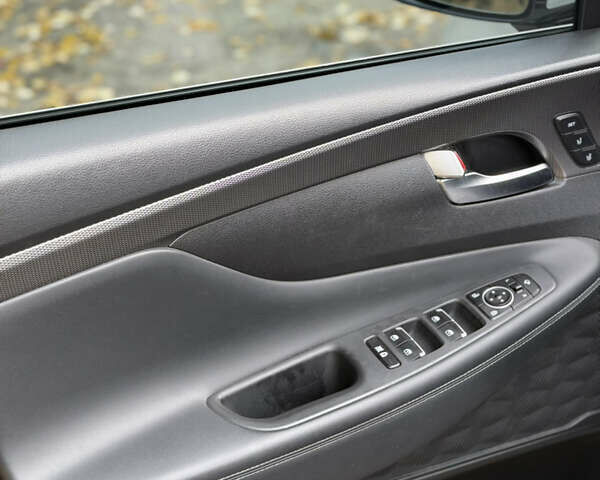 Хендай Санта Фе 2018 в Киеве на Automoto.ua Белый Хендай Санта Фе, объемом двигателя 2.2 л и пробегом 99 тыс. км за 29000 $, фото 10 на Automoto.ua