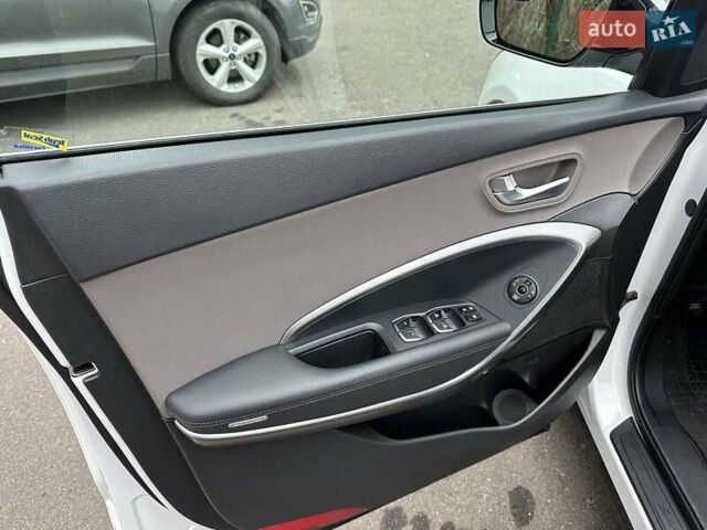 Белый Хендай Санта Фе, объемом двигателя 2.4 л и пробегом 126 тыс. км за 16300 $, фото 15 на Automoto.ua