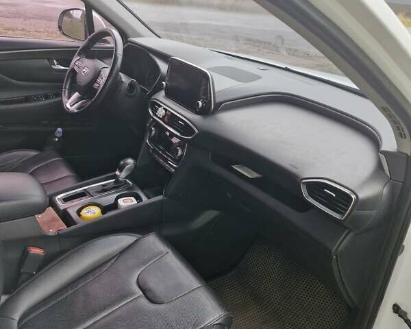 Хендай Санта Фе 2018 в Смеле на Automoto.ua Белый Хендай Санта Фе, объемом двигателя 2 л и пробегом 55 тыс. км за 27000 $, фото 12 на Automoto.ua