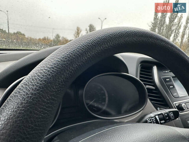 Білий Хендай Санта Фе, об'ємом двигуна 2.36 л та пробігом 98 тис. км за 14800 $, фото 23 на Automoto.ua