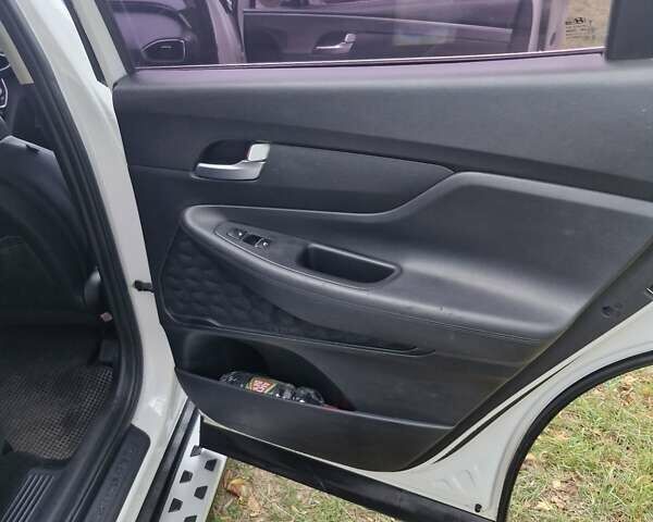 Хендай Санта Фе 2018 в Смеле на Automoto.ua Белый Хендай Санта Фе, объемом двигателя 2 л и пробегом 55 тыс. км за 27000 $, фото 22 на Automoto.ua