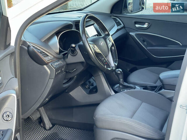 Белый Хендай Санта Фе, объемом двигателя 3.34 л и пробегом 140 тыс. км за 21900 $, фото 13 на Automoto.ua