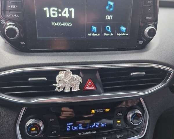 Хендай Санта Фе 2018 в Смеле на Automoto.ua Белый Хендай Санта Фе, объемом двигателя 2 л и пробегом 55 тыс. км за 27000 $, фото 3 на Automoto.ua