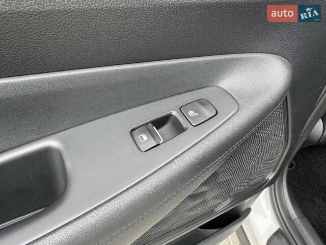 Белый Хендай Санта Фе, объемом двигателя 2 л и пробегом 154 тыс. км за 25000 $, фото 21 на Automoto.ua