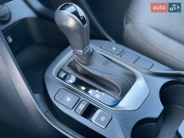 Белый Хендай Санта Фе, объемом двигателя 3.34 л и пробегом 140 тыс. км за 21900 $, фото 18 на Automoto.ua