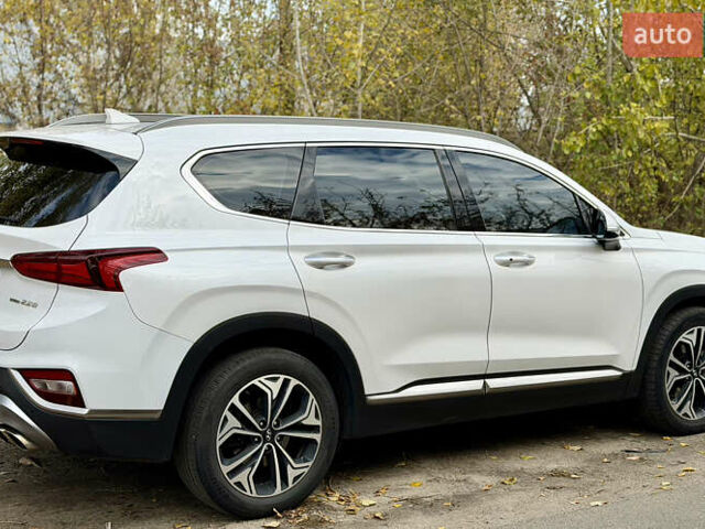 Хендай Санта Фе 2018 в Киеве на Automoto.ua Белый Хендай Санта Фе, объемом двигателя 2.2 л и пробегом 99 тыс. км за 29000 $, фото 3 на Automoto.ua